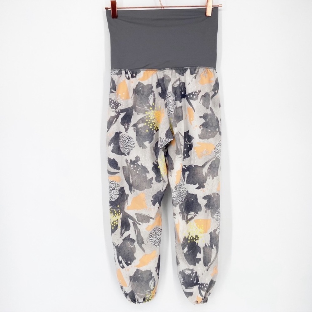 Lululemon Om Pant Mini Art Pop White/Slate Size 4